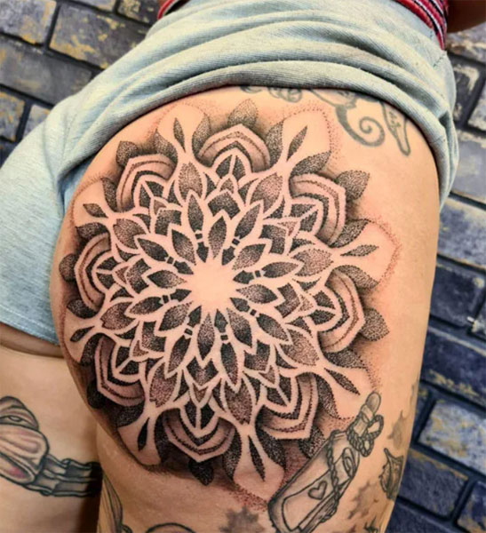Do Butt Tattoos Hurt Crushing The Pain Myth 